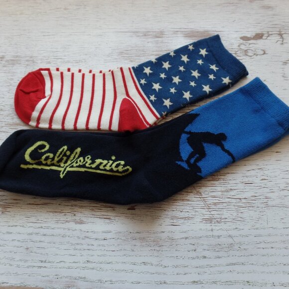 Socks Set of Two (2) CALIFORNIA Surf & Flag NWOT - Picture 3 of 3